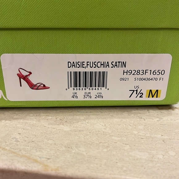 Sam Edelman fuscia pink satin sandals in 7.5. Never worn! New in box - Picture 7 of 10